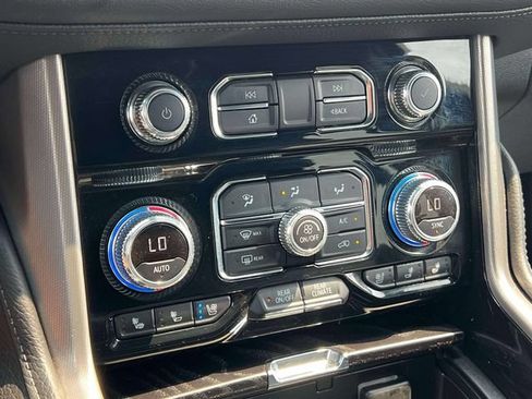 Used 2024 GMC Yukon XL Denali AWD/4WD image 30