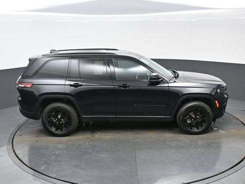Used 2025 Jeep Grand Cherokee Altitude AWD/4WD image 41