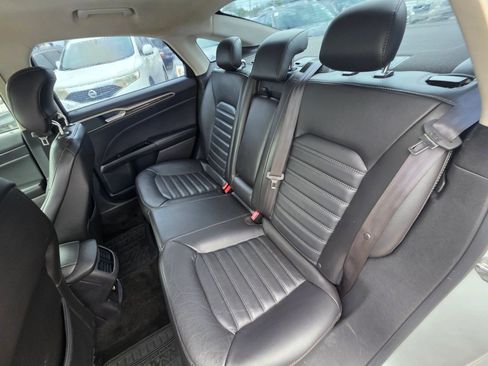 Used 2013 Ford Fusion SE FWD image 16