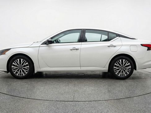Used 2025 Nissan Altima 2.5 SV FWD image 5