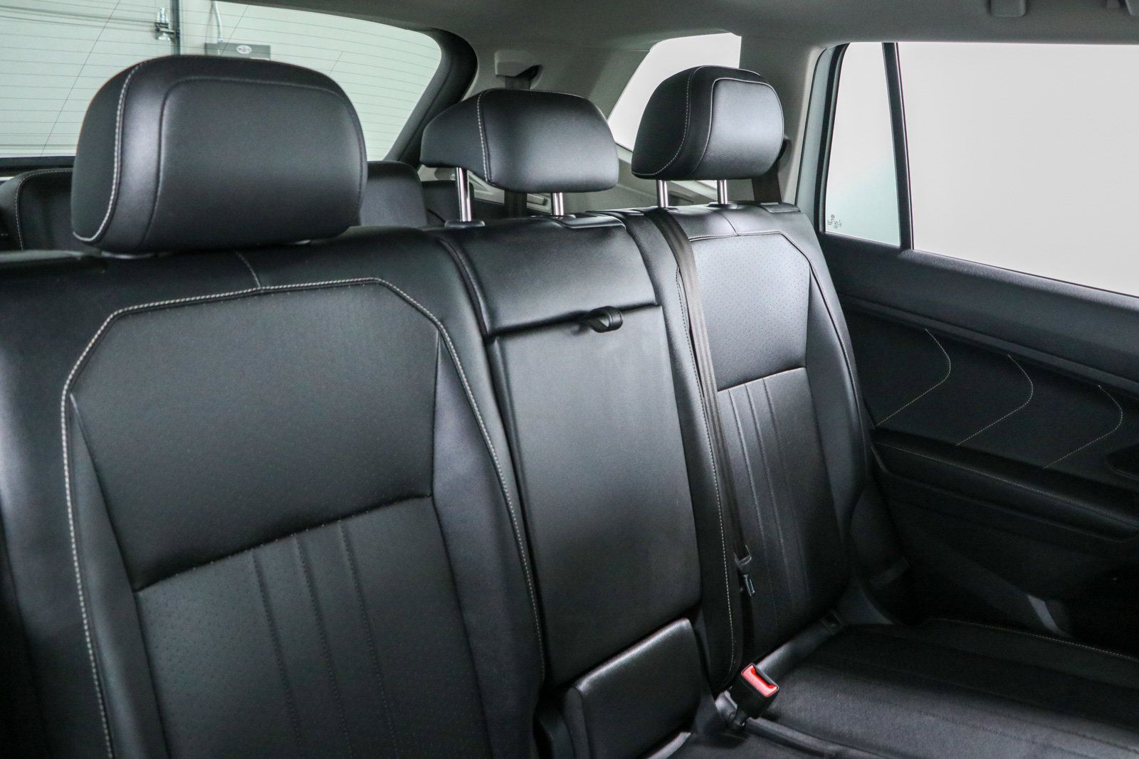 Used 2023 Volkswagen Tiguan SE w/ Panoramic Sunroof Package FWD image 29