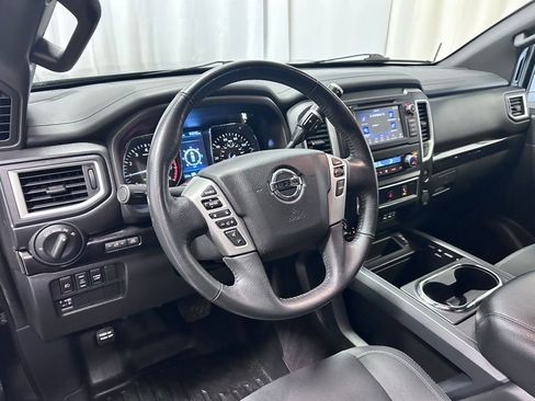 Used 2019 Nissan Titan SL image 2