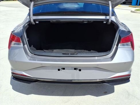 Used 2023 Hyundai Elantra Limited image 17