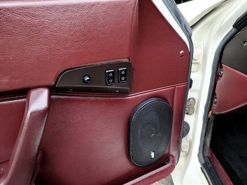 Used 1987 Porsche 944 Turbo image 40