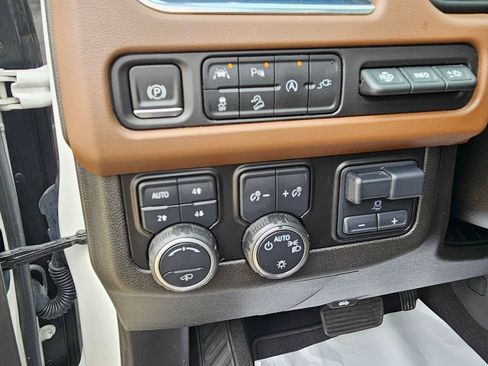 Used 2021 Chevrolet Tahoe High Country AWD/4WD image 11