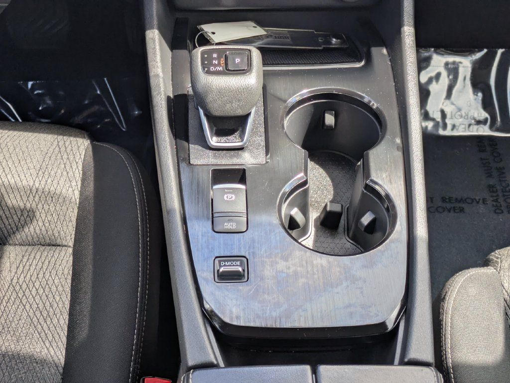 Used 2025 Nissan Rogue SV FWD image 19