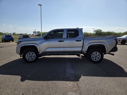 Used 2024 Toyota Tacoma SR image 4