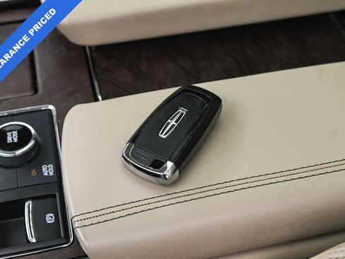 Used 2022 Lincoln Navigator Reserve image 23