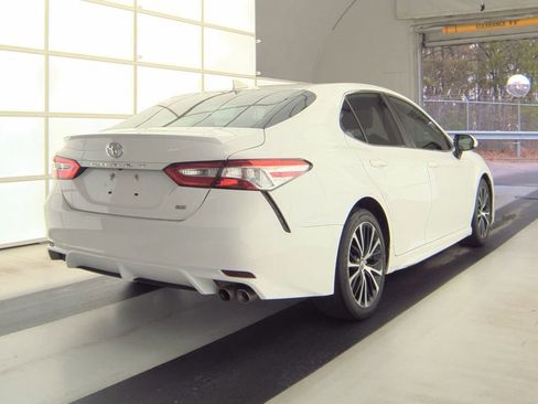 Used 2020 Toyota Camry SE FWD image 6