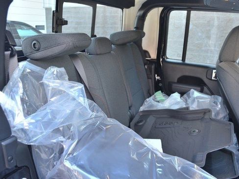 New 2026 Jeep Gladiator Rubicon image 32