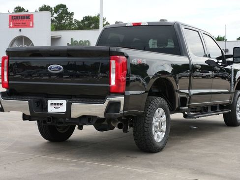 Used 2024 Ford F250 XLT AWD/4WD image 3