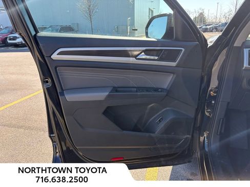 Used 2022 Volkswagen Atlas SE image 32
