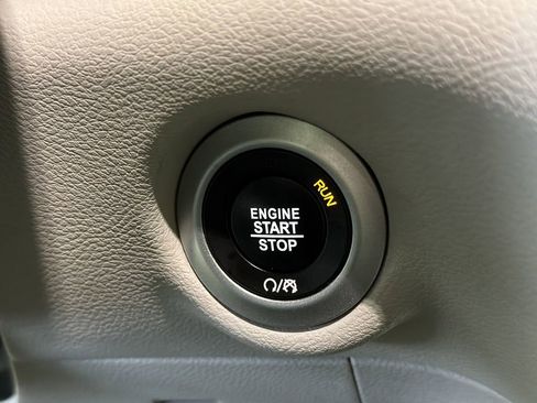 Used 2018 Chrysler Pacifica Touring-L Plus image 27