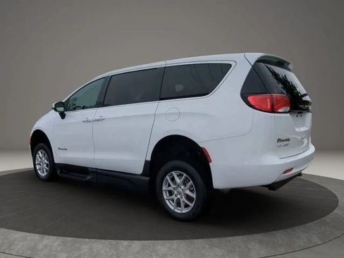 Used 2023 Chrysler Voyager LX FWD image 3