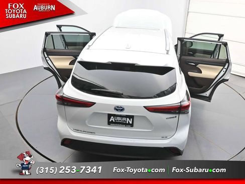 Used 2022 Toyota Highlander XLE AWD/4WD image 31