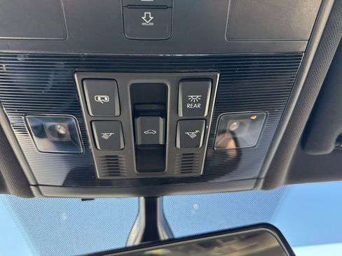 Used 2018 Volkswagen Tiguan SEL image 39