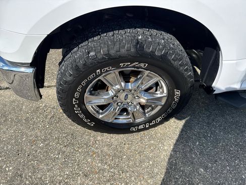 Used 2015 Ford F150 XLT w/ Equipment Group 302A Luxury AWD/4WD image 14