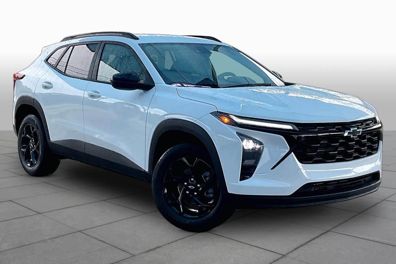 New 2026 Chevrolet Trax LT w/ Driver Confidence Package FWD image 2