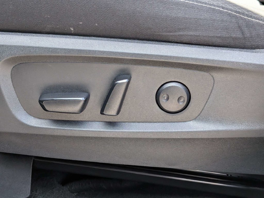 Used 2025 Nissan Pathfinder SV FWD image 19