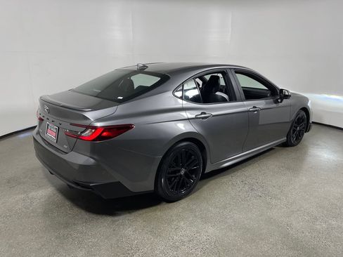 Used 2025 Toyota Camry SE FWD image 3
