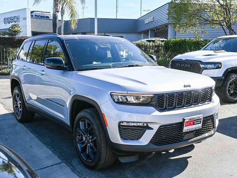 New 2025 Jeep Grand Cherokee Limited image 3