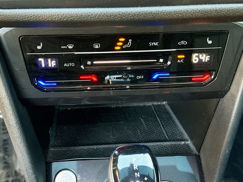 Used 2023 Volkswagen Tiguan SE R-Line image 34