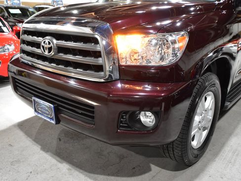 Used 2017 Toyota Sequoia SR5 image 4