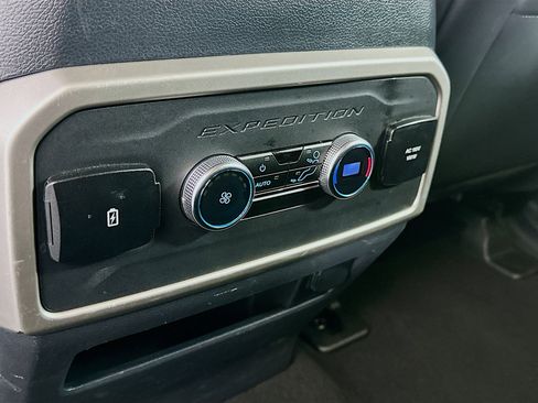 Used 2024 Ford Expedition Max XLT image 27
