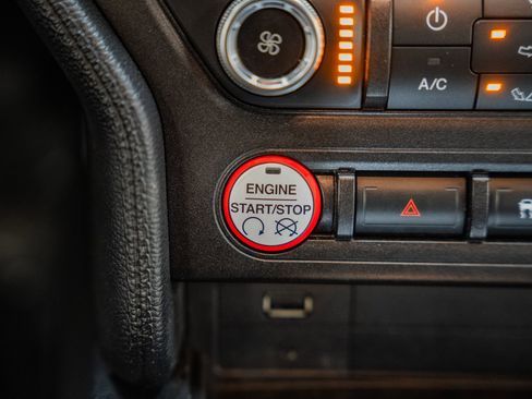 Used 2017 Ford Mustang Coupe image 31