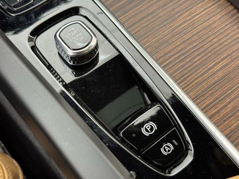 Used 2023 Volvo XC60 B5 Ultimate w/ Climate Package image 30