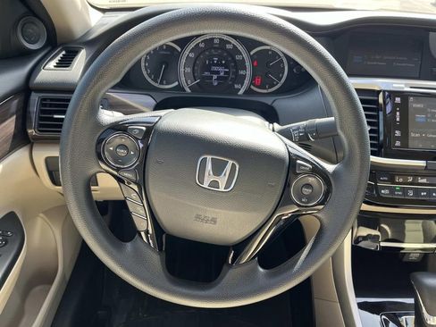 Used 2017 Honda Accord EX image 12