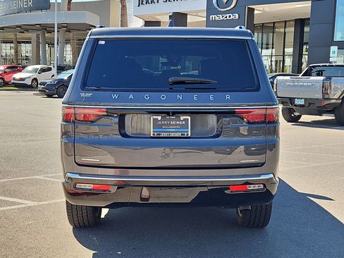 Used 2022 Jeep Wagoneer Series III w/ Premium Group I AWD/4WD image 4
