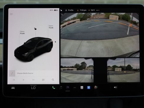 Used 2021 Tesla Model Y Long Range AWD/4WD image 40