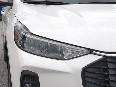 Used 2024 Ford Escape SE image 9