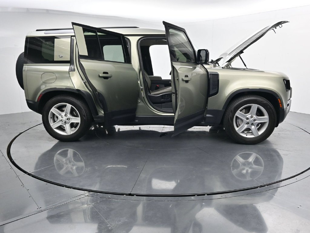 Used 2021 Land Rover Defender 110 SE AWD/4WD image 27