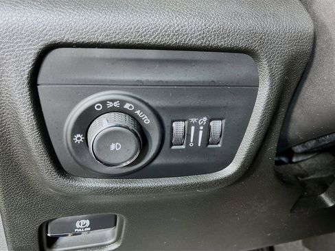Used 2023 Jeep Grand Cherokee Limited AWD/4WD image 13