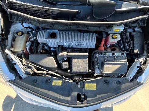 Used 2013 Toyota Prius V Five image 25