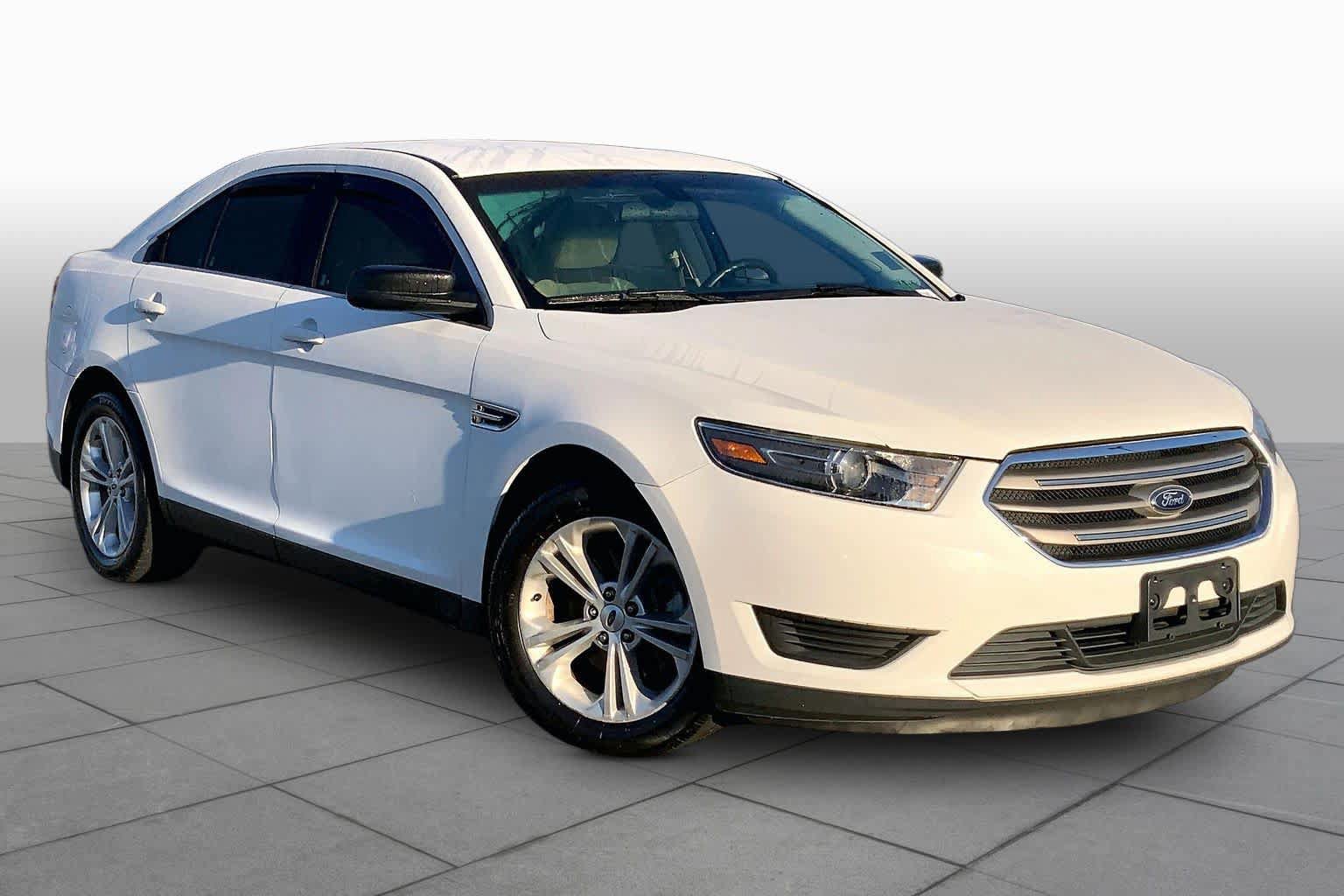 Used 2017 Ford Taurus SE FWD image 3