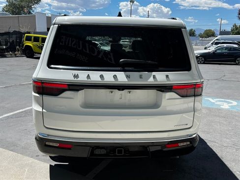 Used 2024 Jeep Wagoneer Series II w/ Flexible Seating Group AWD/4WD image 6