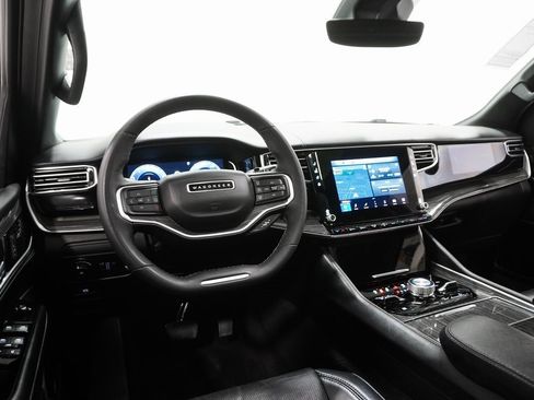 Used 2022 Jeep Wagoneer Series III w/ Premium Group I image 21