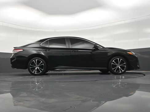 Used 2020 Toyota Camry SE FWD image 33
