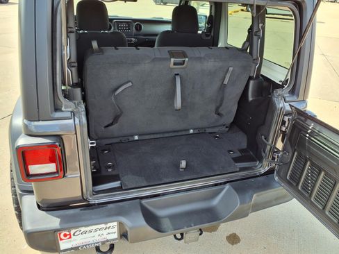 Certified 2020 Jeep Wrangler Sport AWD/4WD image 26