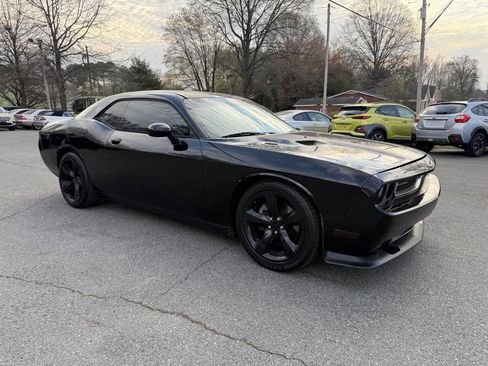 Used 2014 Dodge Challenger R/T w/ Blacktop Package image 4