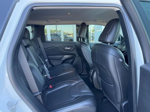 Used 2021 Jeep Cherokee Latitude Lux w/ Comfort/Convenience Group FWD image 13