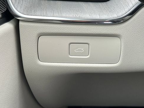New 2025 Volvo XC60 B5 Ultra w/ Protection Package Premier image 29