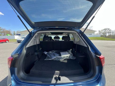 Used 2018 Volkswagen Tiguan SE w/ Panoramic Sunroof Package AWD/4WD image 23