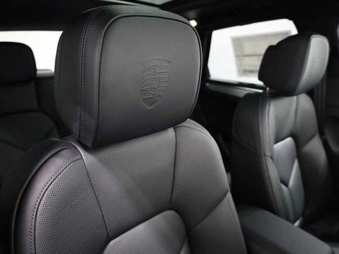 Certified 2026 Porsche Macan AWD/4WD image 22
