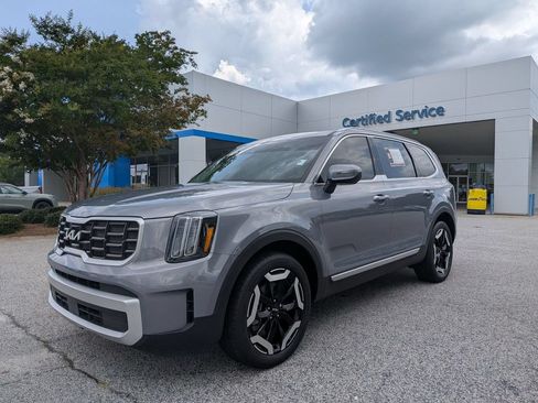 Used 2024 Kia Telluride S w/ S Sunroof Package FWD image 4