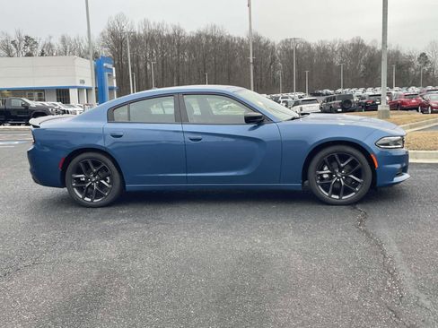 Used 2022 Dodge Charger SXT w/ Blacktop Package image 2