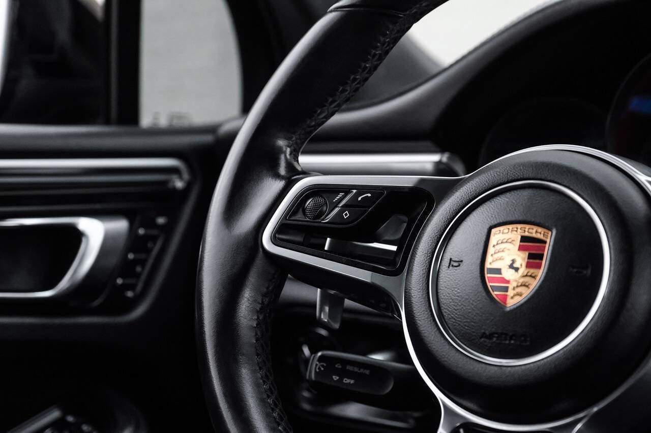 Used 2018 Porsche Macan w/ Premium Package Plus AWD/4WD image 20